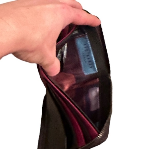 Ted Baker Black Leather, Bifold Zip Around Wallet, Striking Black & Red Interior - Picture 4 of 16